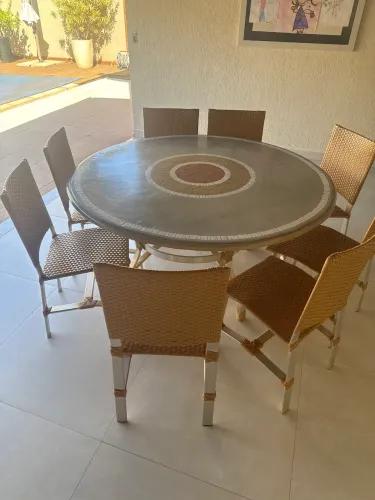Mesa de alumínio com 8 cadeiras de alumínio