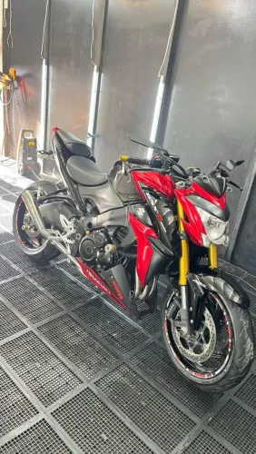 Suzuki gsxs1000