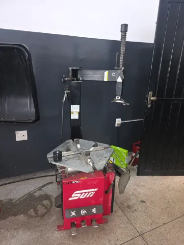 Desmontadora de Pneus Sun STC 210 - Equipamento Profissional