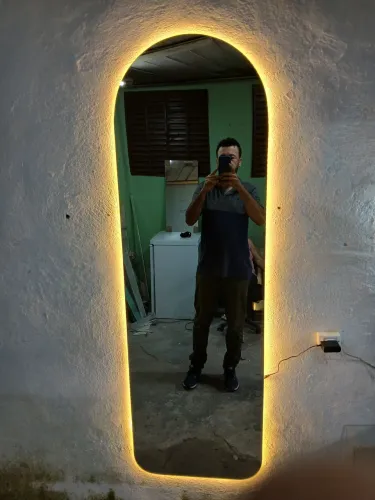 Espelho novo com iluminação em led. 