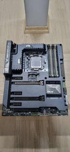 Placa mãe Asus Z97 Sabertooth com defeito