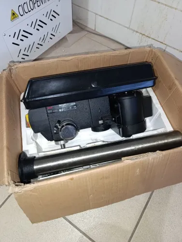 Furadeira bancada skill, com cremalyde elevação, base reclinável e guia laser