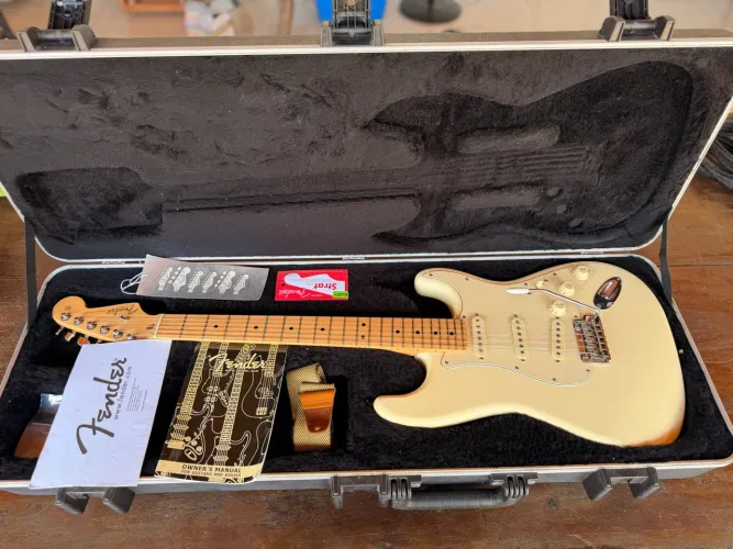 Guitarra Fender Stratocaster Americana