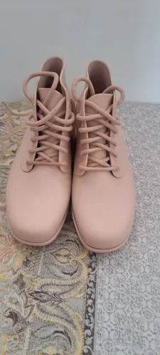 Bota semi nova