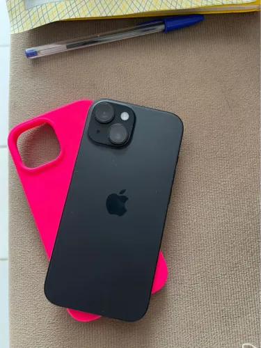 Vendo iPhone 15 256g com carregador, capinha e nota fiscal . Valor 2.550$