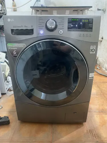 Vende-se lava e seca LG 11kg com 3 meses de garantia