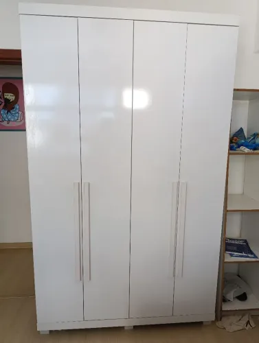 Guarda Roupa de Solteiro 4 portas 3 gavetas