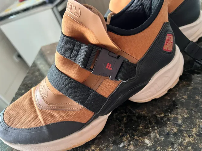 Tênis Fila Ray Tracer Strap - Marrom Camel/Preto (Estilo Chunky) - Impecável!