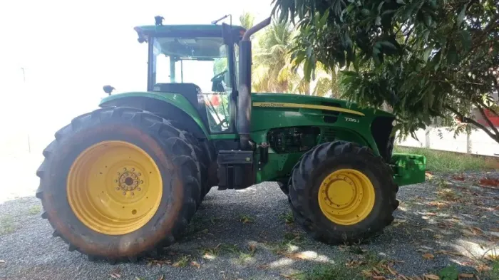 TRATOR CABINADO PNEU DUPLO TRAS JOHN DEERE 7230J 230CV