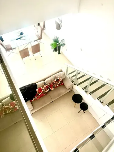 .Casa Duplex com 360m², 4 Quartos, Sendo 3 Suítes com Closet, Piscina Privativa e Esc