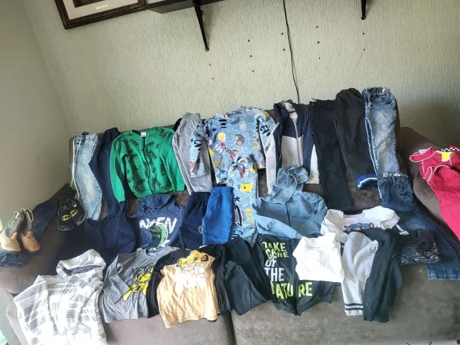 Lote de roupas de menino tm 4anos 46 peças 