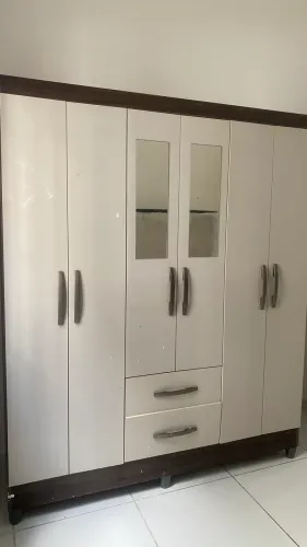Guarda roupa seminovo 