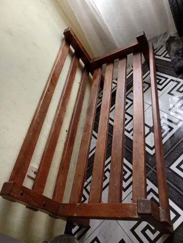 Banco de Madeira Resistente - Excelente Estado (1,60m)