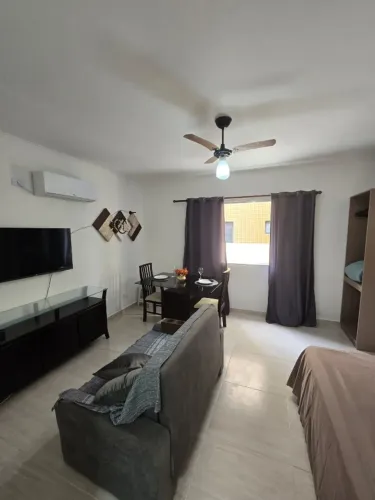 Kitnet Canto do Forte - 200m da praia + ar + wifi. Entrada pela Mall. Mallet