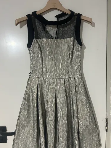 Vestido festa Zara todo sobreposto em renda, perfeito estado.