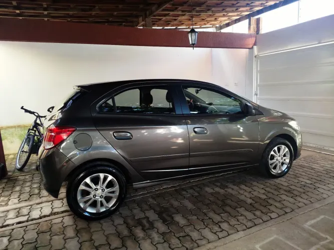Chevrolet Onix Hatch LT 1.0 8V Flex Power Mec. 4P 2015