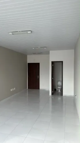 Alugo sala comercial com 34m2 no Centro de Curitiba