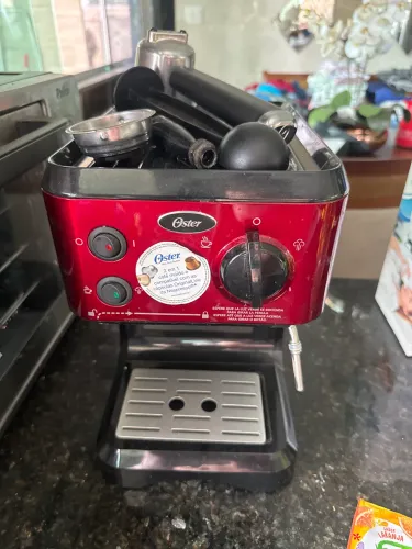 Vendo cafeteira elétrica oster novisssima