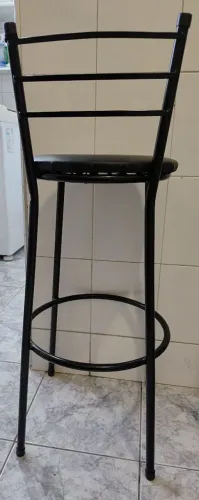 Banqueta Alta Bistrô Preta com Encosto - Para Cozinha Americana / Balcão