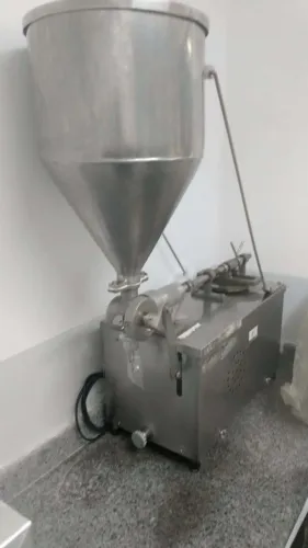 ENVASADORA PARA PRODUTOS LÍQUIDOS E CREMOSOS - ERLI