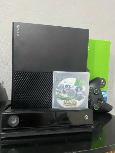 Xbox One completo com 1 controle original + 1 jogo original + kinect + jogos internos