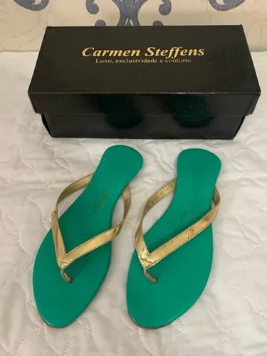 (TAM: 36) Rasteira Rasteirinha Carmen Steffens (verde + dourada)