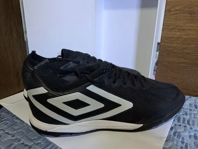 Chuteira Umbro