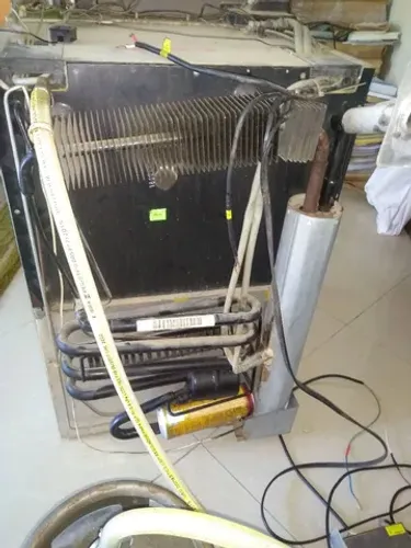 Frigobar a gás glp/12vcc/220vac  Electrolux em perfeito estado 