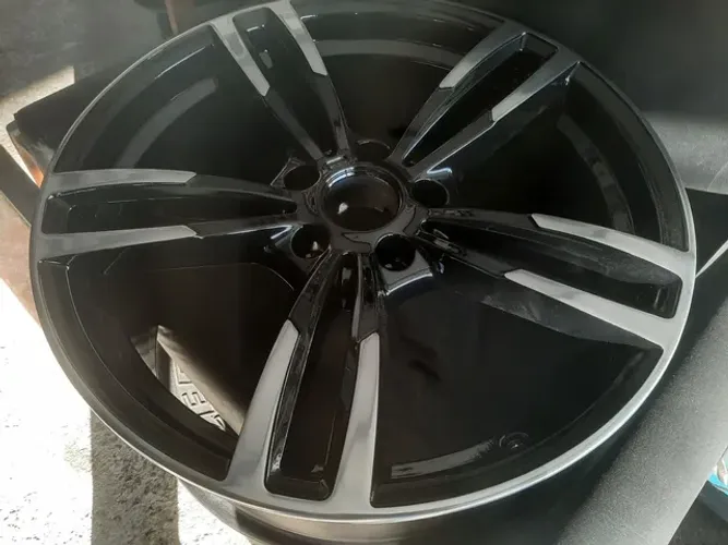 Polimento de rodas com personalização na Pintura Premium