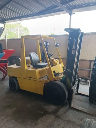 Empilhadeira Nissan FG 30 - 3 T - Triplex