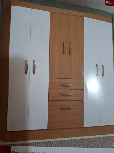 Guarda Roupa 6 Portas 1.77 amplo bem dividido