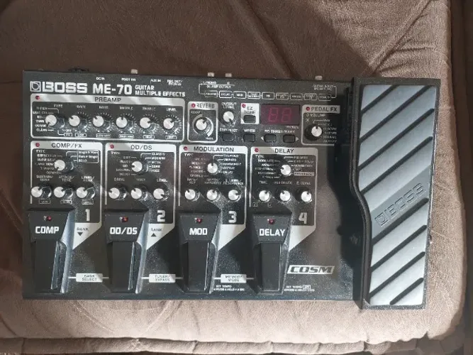 Pedaleira Boss Me-70