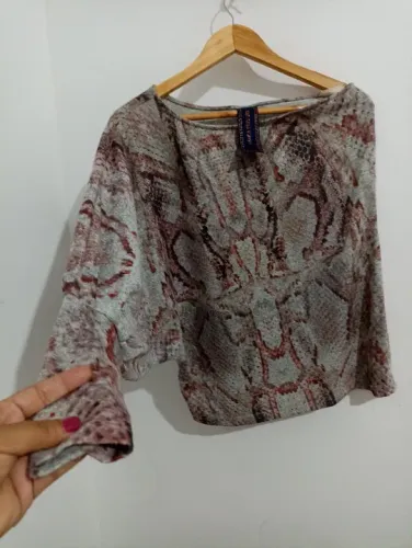 Blusa feminina da lança perfume 