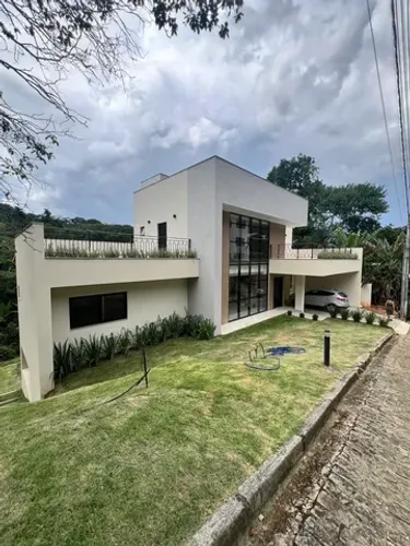 Casa Alto padrão no centro de Domingos Martins | Condomínio Fechado