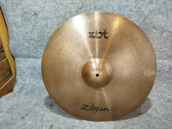 * Ride 20" Zildjian ZBT B8 em Ótimo Estai