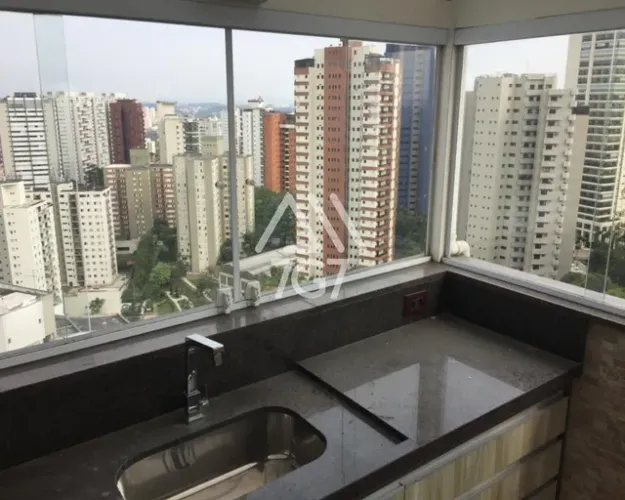 COBERTURA À VENDA NO MORUMBI