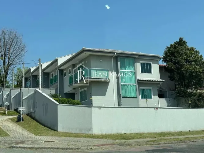 Sobrado de esquina com amplo quintal para venda, Xaxim, Curitiba