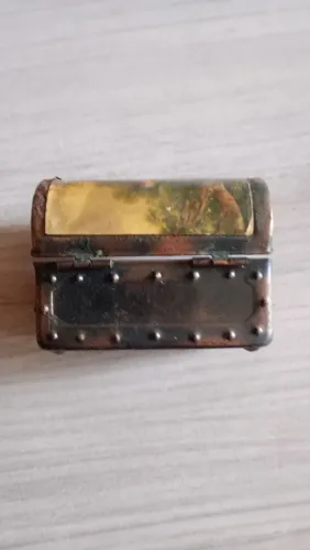 Mini baú porta Baton antigo