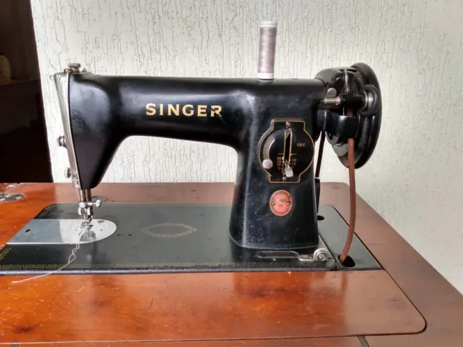 Máquina de Costura Singer Antiga