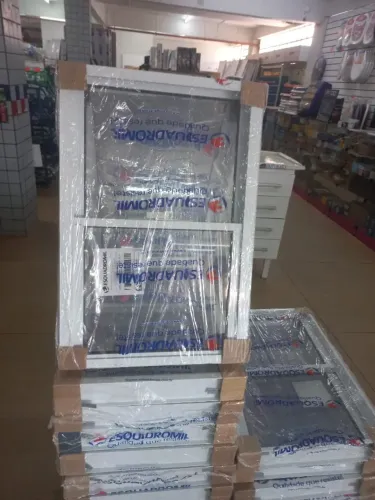 janela basculante de aluminio  branca de correr 60x40 199,90 a vista 