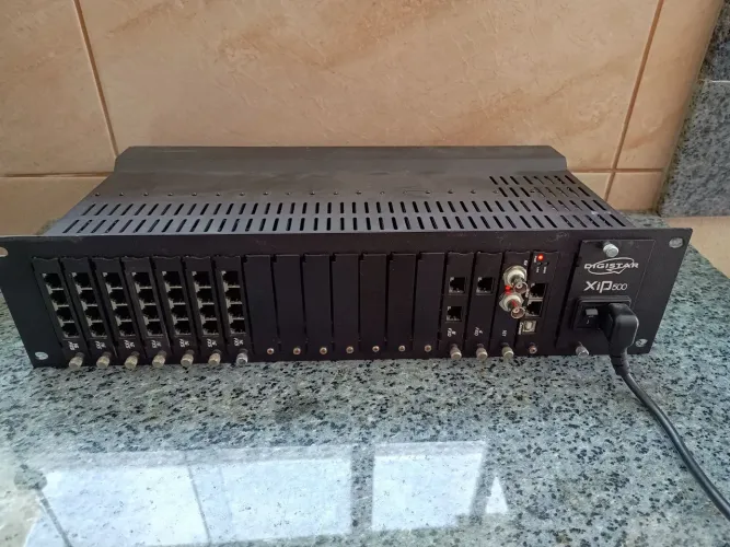 Vendo Central de telefonia híbrida Digistar Xip 500, funcionando.