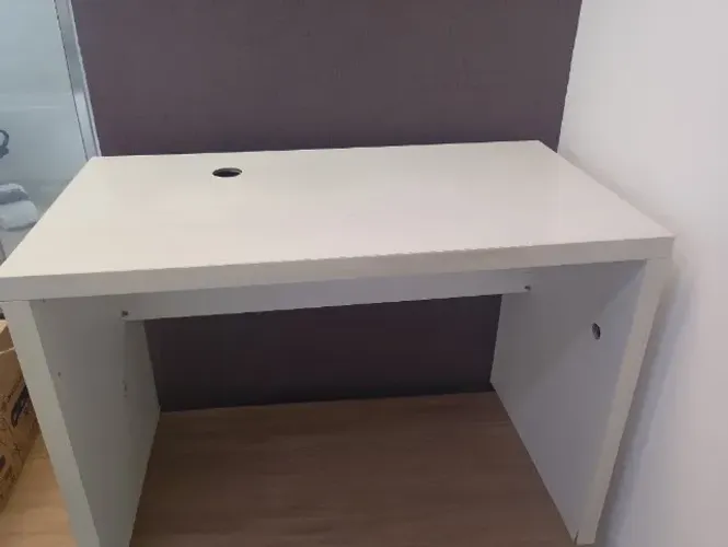 DUAS (2) Mesas de Trabalho super reforçada. Vendo somente as duas.