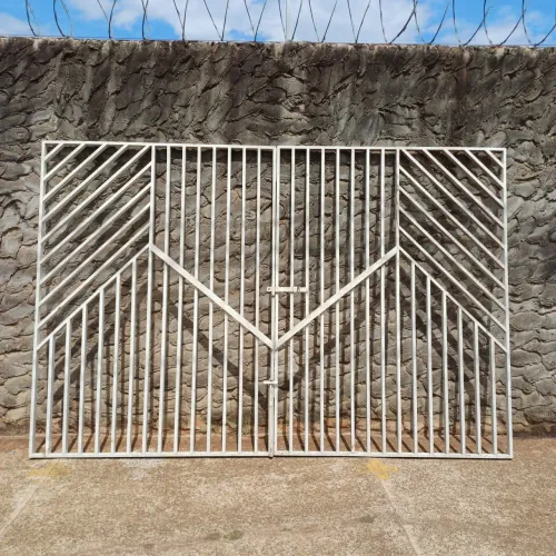 Portão. Medida 3.20 por 2.10