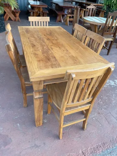 Mesas Rusticas com cadeiras 