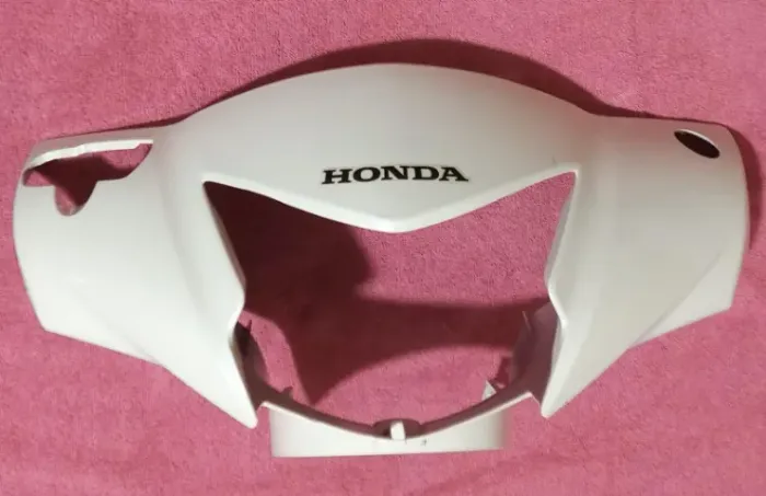 Vendo carenagem branca do farol e lente do velocímetro Honda Biz 125 ano 2018.