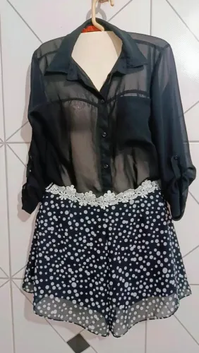 Short saia Poá + blusa preta clock house da c&a