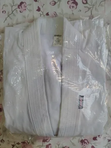 Kimono Karate Lona Média (K10) Medium Canvas Novo no Plástico Infantil (6/8 anos) só R$220
