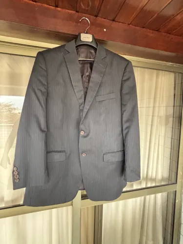 Terno Masculino DKNY - 100% Lã - Tamanho 44R