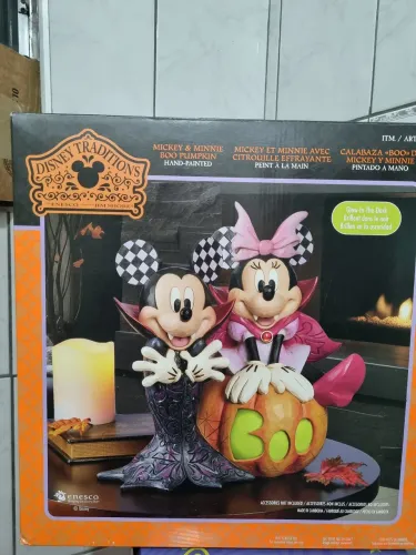 Estátua Disney Traditions Mickey e Minnie Halloween