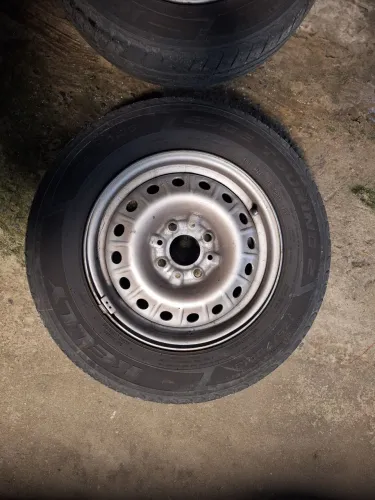 Rodas aro 13 com pneu 1/2 vida